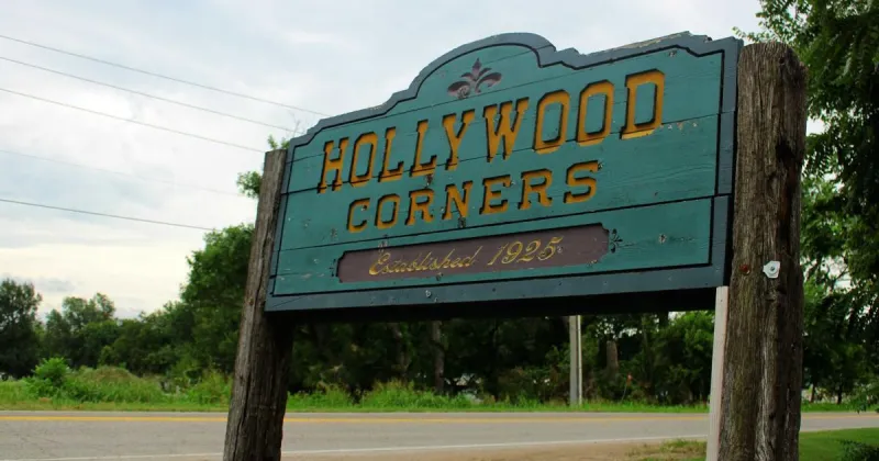 Local band members reflect on Hollywood Corners' legacy as Mooney's Pub & Grill relocates to venue