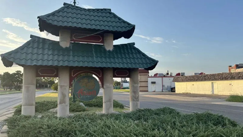 Police host public discussion over homelessness, crime in Asian District
