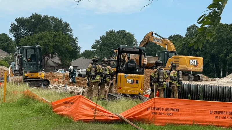 Firefighters, ONG respond to gas leak in Broken Arrow