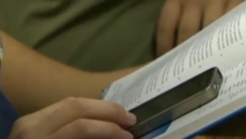 Oklahoma schools to keep no-cellphone policy as classes resume