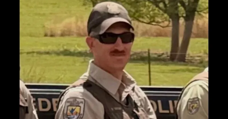 Oklahoma wildfire: Federal wildlife officer dies trying to help people evacuate