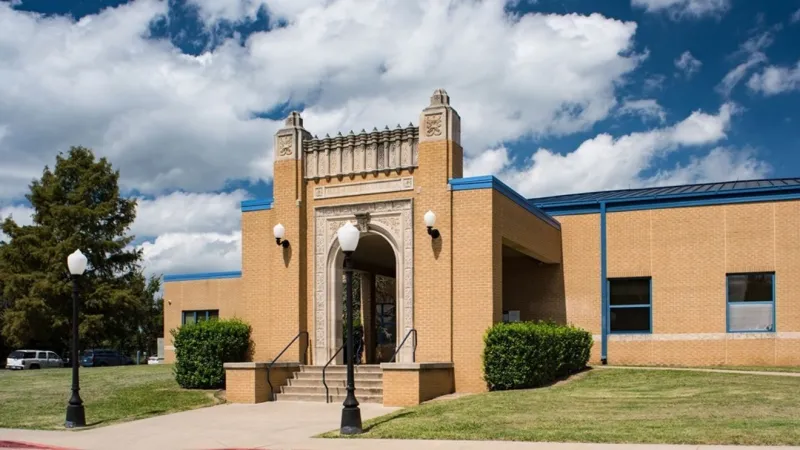 Robertson Elementary closed after overnight fire