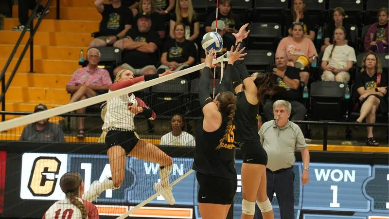 Volleyball Drops Four-Set Match to Southern Nazarene at Home Opener