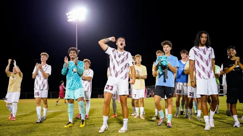 Eagles continue offensive hot streak, move to 3-0 on the year