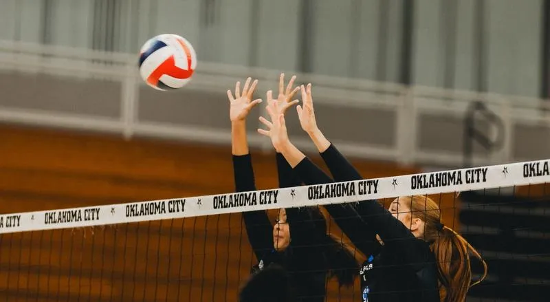 Stars Open SAC with Road Win