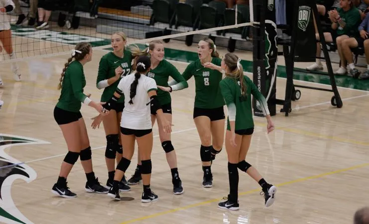 Volleyball Splits Against Two Ranked Opponents