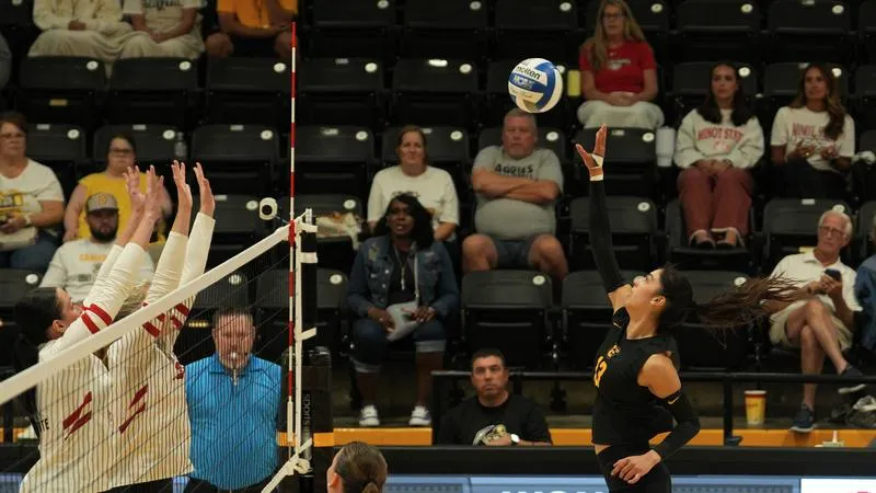 Volleyball Drops Pair of Games on First Day of the Cameron Invitational Tournament
