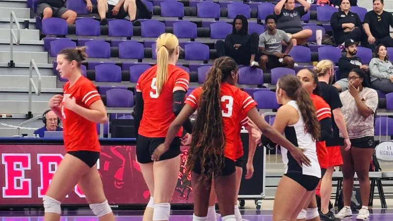 Ranger Volleyball Wraps Up Meadow City Classic With a Split