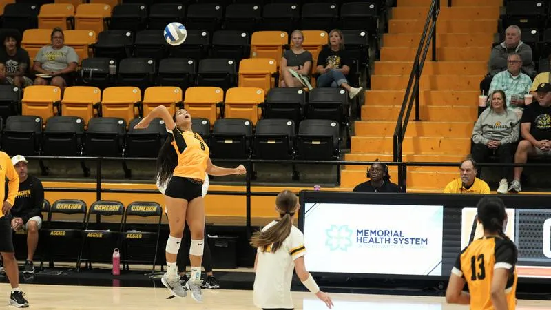 Volleyball Falls in Both Games on Final Day of Cameron University Invitational