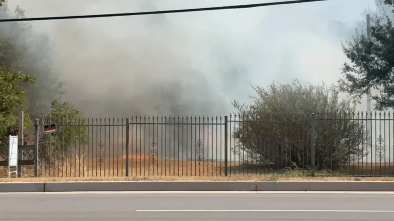 Firefighters battle grass fire in northeast Oklahoma City