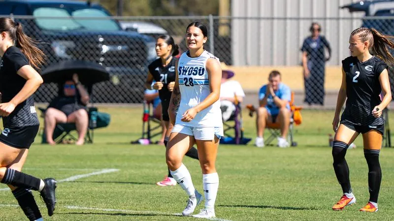 Dawgs Play Griffons to Draw in Rainy Matchup
