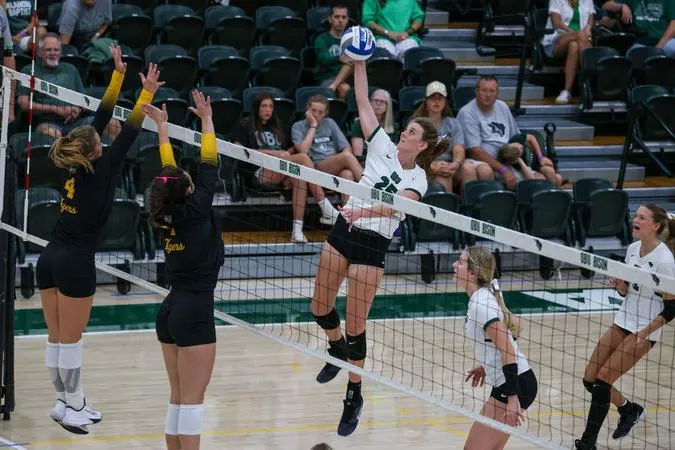 Volleyball Looks to Stay Perfect in GAC Action