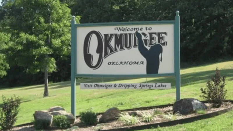 Okmulgee experiencing extensive power outage after PSO contractor damages main pole