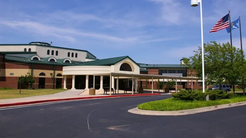 Fire Department investigating smell of gas at Jenks Middle School