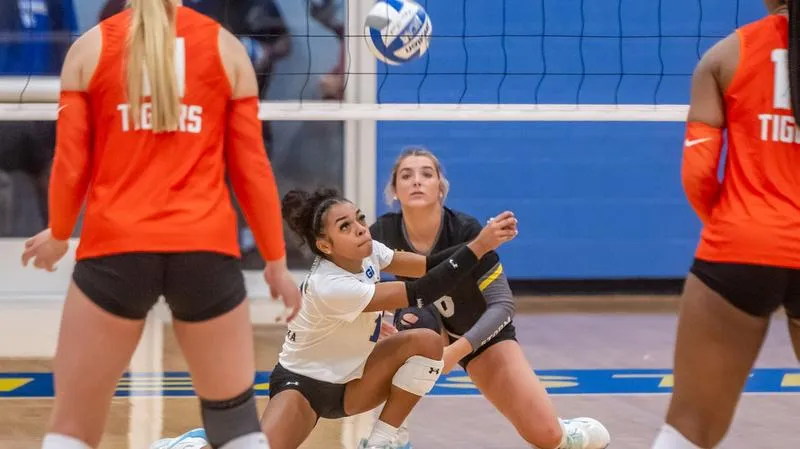 Storm Face Bulldogs in Weatherford Tuesday
