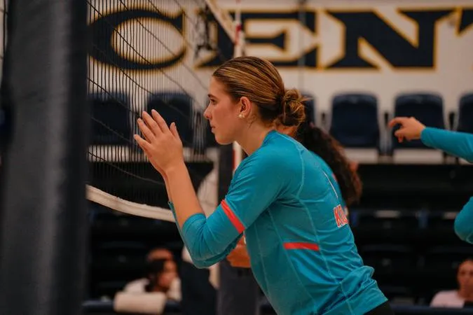 Volleyball Battles SNU in Five-Set Road Match