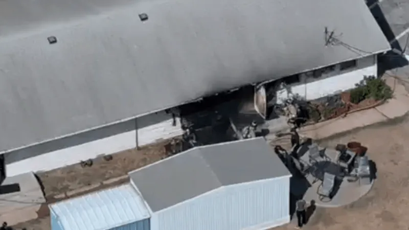 Commercial building fire breaks out near SE 59th and Eastern; firefighters on scene