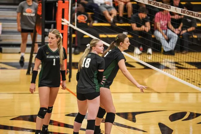 Volleyball Tops East Central for Fourth Straight Win