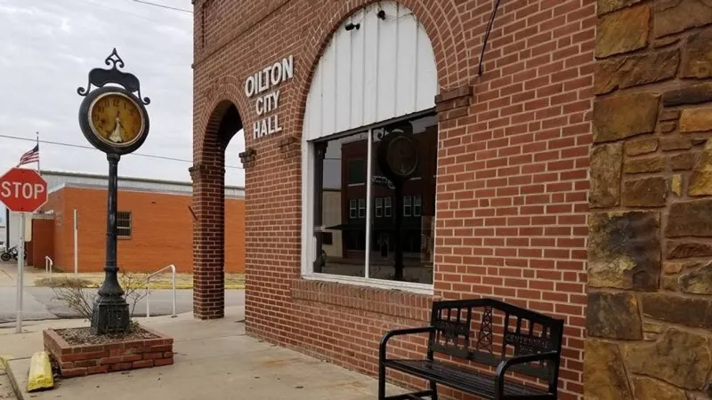 Oilton City Hall closed due to COVID-19