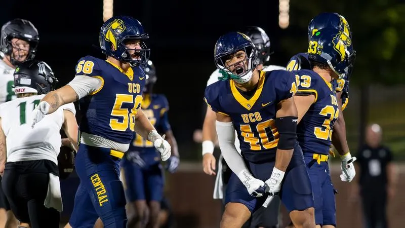 Bronchos Beat No. 7 Bearcats