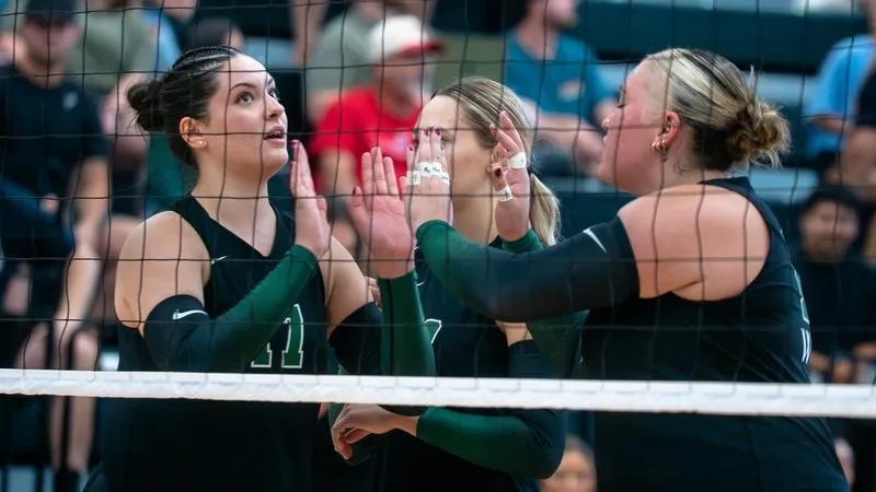 RiverHawks Fall to East Central in Three Sets