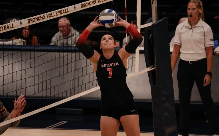 Volleyball Cruises to Sweep at NSU, Pena Reaches 1,000 Career Assists
