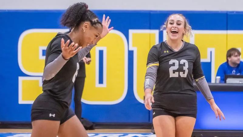 Storm Roll Past UAM in Straight Sets