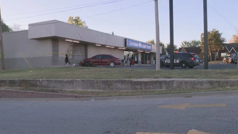 Car crashes into building in northwest Oklahoma City