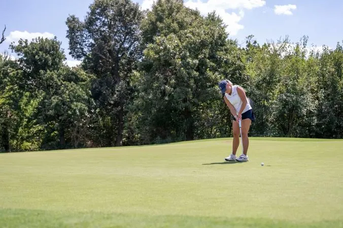 UCO Third After Day One In Grace Shin Invitational