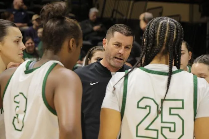 Women's Basketball picked ninth, eighth in MIAA preseason polls