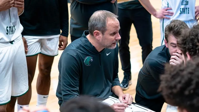 Men's Basketball selected 13th in MIAA coaches poll, 12th by media