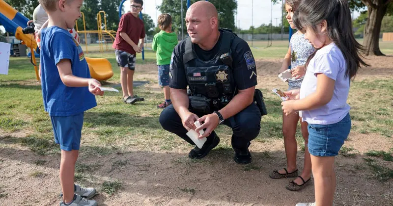 Tulsa-area students write letters to local first responders, show their gratitude