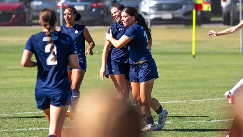 First-Half Flurry Lifts Dawgs Past SNU