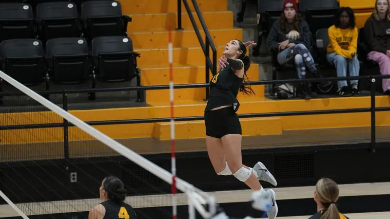 Volleyball Falls in Five-Set Thriller to Western New Mexico
