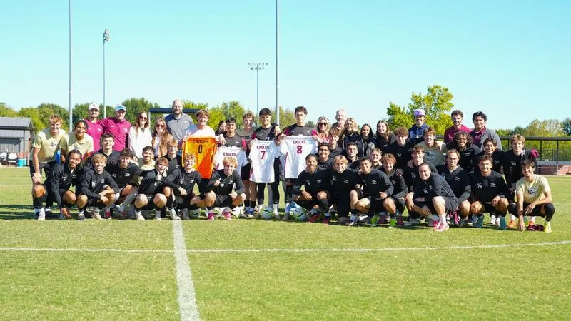 Senior Day Strike, Gomez's Last-Second Goal Keeps Eagles Unbeaten in Conference Play
