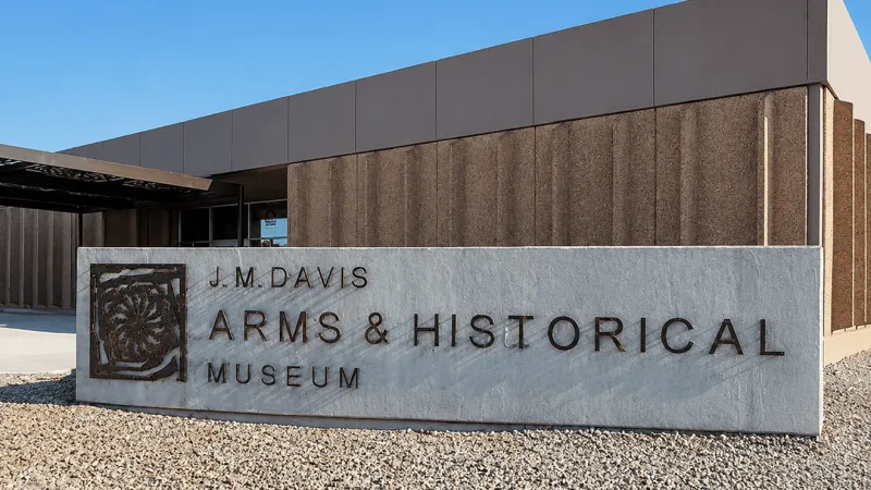 J.M. Davis Arms & Historical Museum to unveil neon sculpture along Route 66