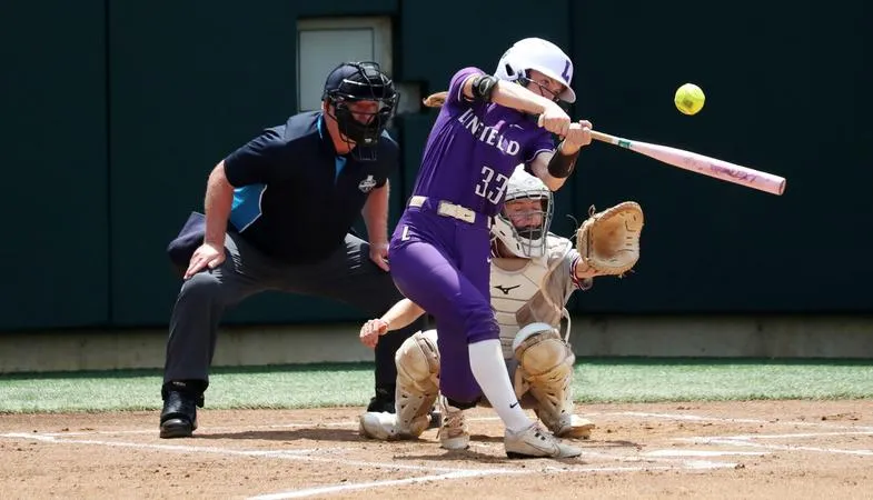 Linfield piles up 11 hits but falls 9-7 to rival Redlands in first game at NCAA Finals