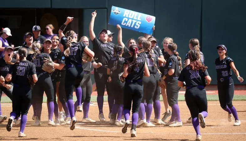 Wildcats shock top-ranked Marlins, advance in NCAA Championship Finals