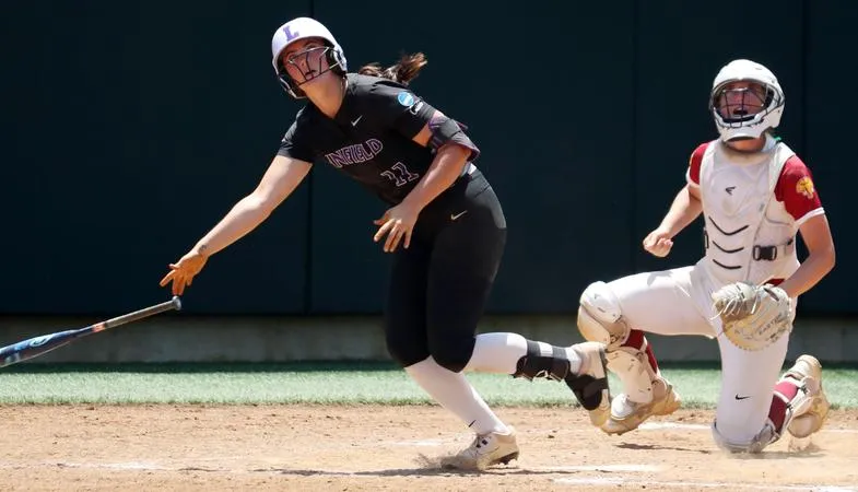 Linfield goes down swinging, falls 7-6 in 8 innings at NCAA Championship Finals