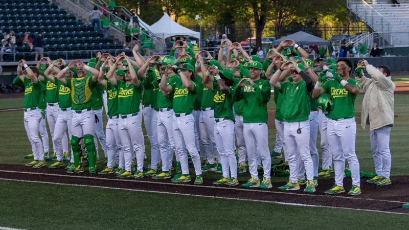 Ducks beat Beavers to advance to Super Regionals