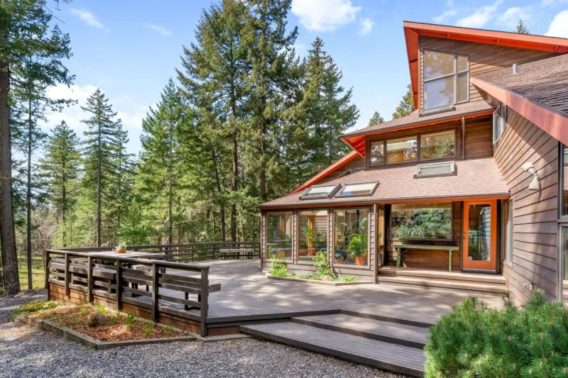 Property Watch: 1980s Northwest Contemporary on 10 Acres in Mosier