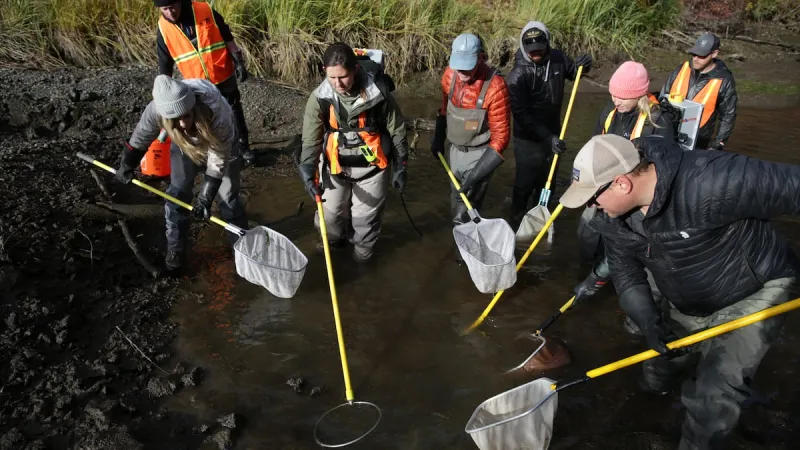 Oregon leaders are trying to save the Deschutes River. Here's why that's so hard