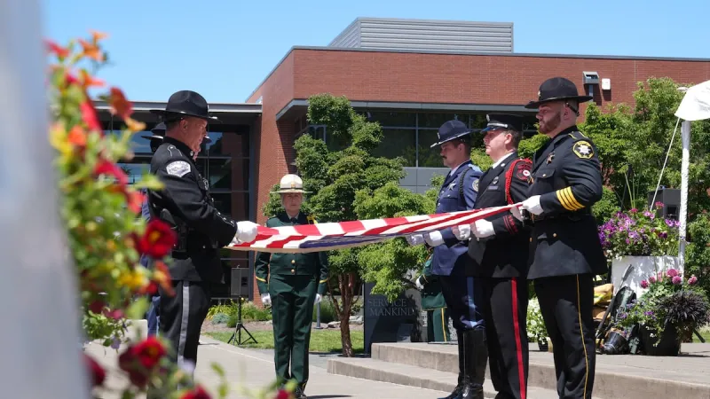 Oregon honors fallen firefighters at memorial wall in Salem