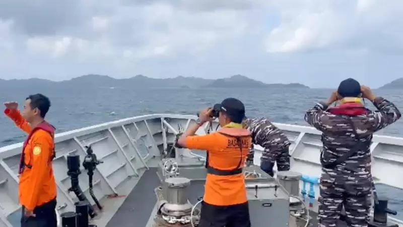Search underway off Indonesia for 24 people missing after boat sinks, at least 1 dead