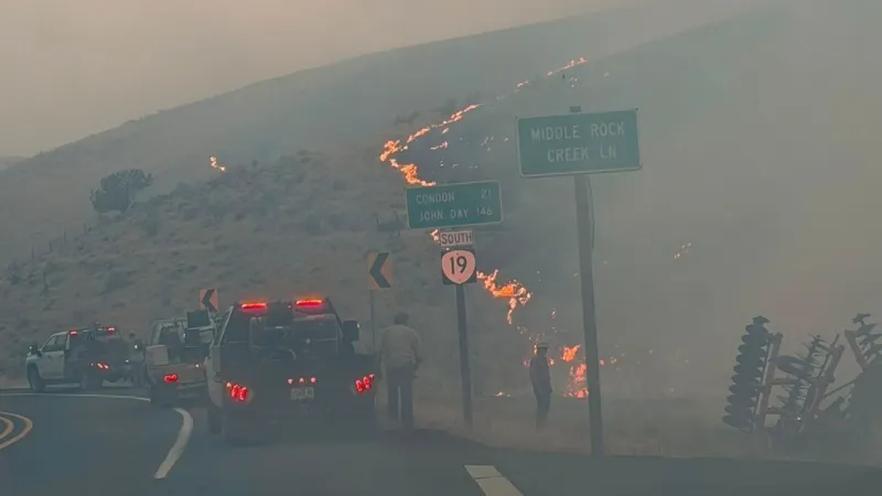 Level 3 'Go now' orders remain as Hoag Fire tops 10,000 acres in Rock Creek