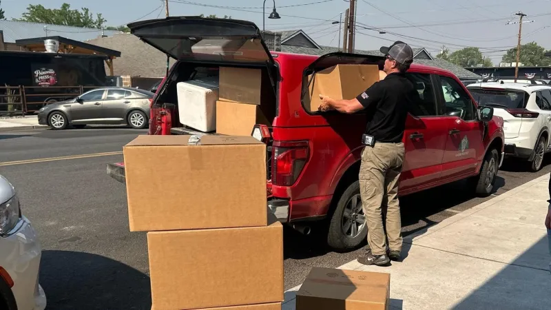 Smokehouse feeds thousands of crews in Oregon as wildfire threat forces ranch evacuation