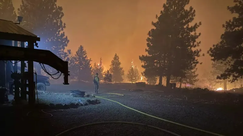 Level 3 'Go Now' evacuation orders expand in Central Oregon as Akawa Butte Fire heads east