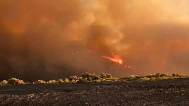Bench Fire explodes overnight, forcing Warm Springs to evacuate