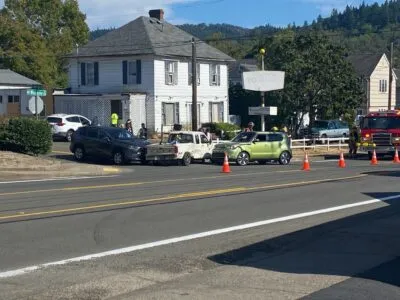 ROSEBURG POLICE CITE MAN FOLLOWING THREE-VEHICLE CRASH