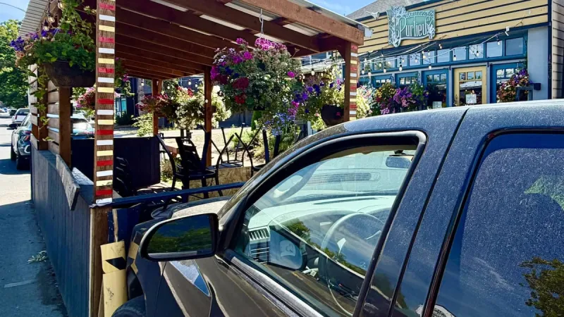 After third crash and no city response, Eugene's Bar Purlieu opts to end in-street seating